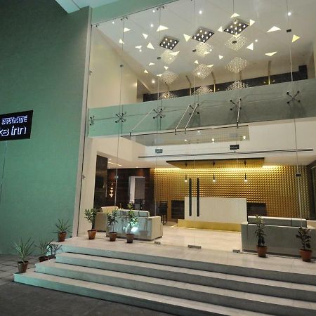Tarawade Clarks Inn Pune Extérieur photo