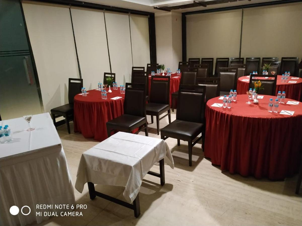 Tarawade Clarks Inn Pune Extérieur photo