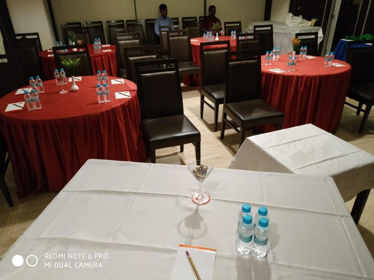 Tarawade Clarks Inn Pune Extérieur photo
