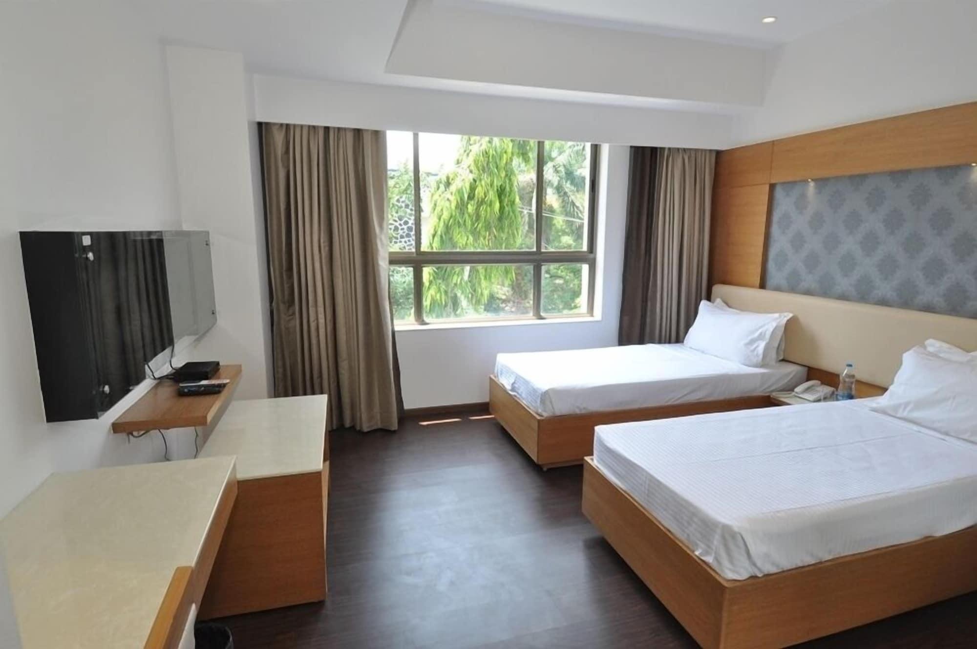 Tarawade Clarks Inn Pune Extérieur photo