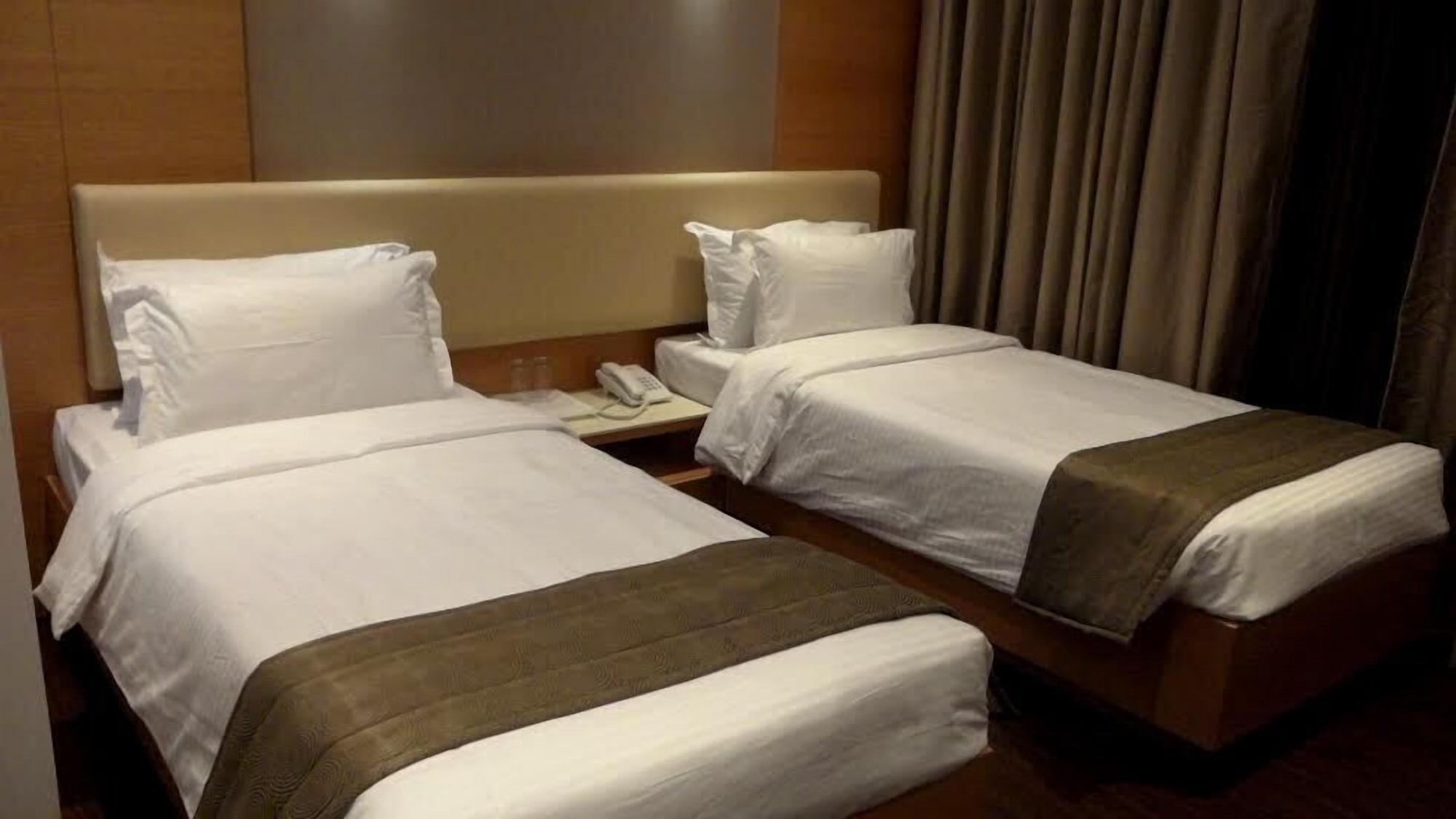 Tarawade Clarks Inn Pune Extérieur photo