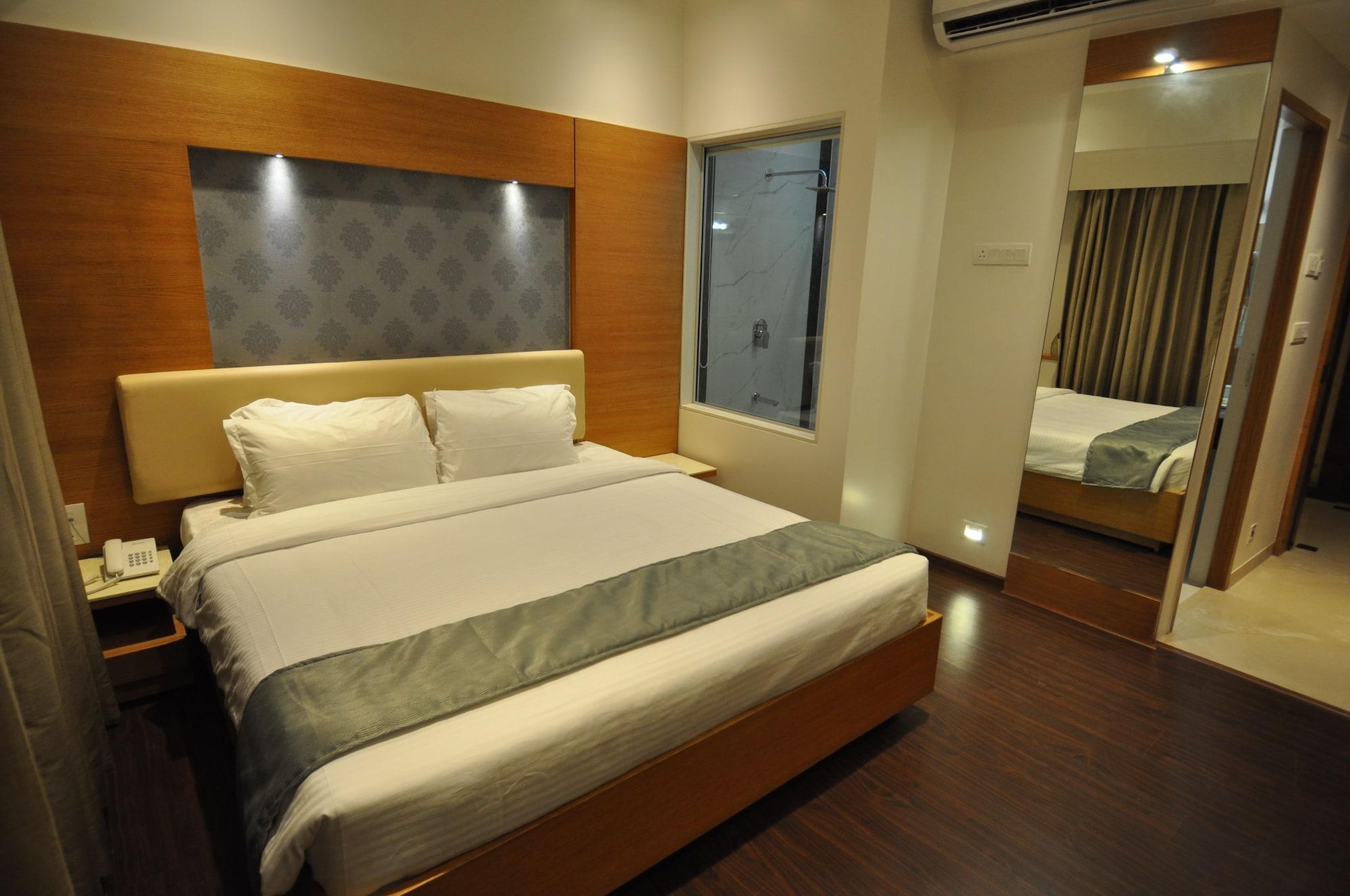 Tarawade Clarks Inn Pune Extérieur photo
