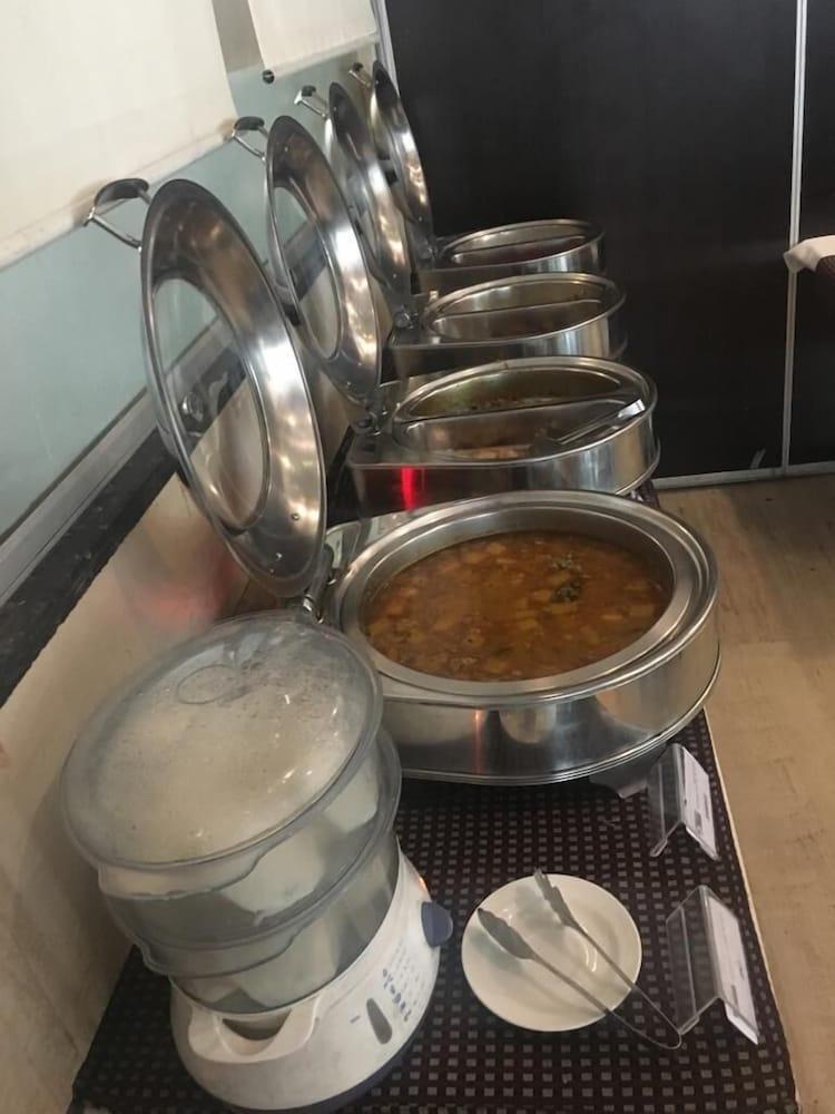Tarawade Clarks Inn Pune Extérieur photo