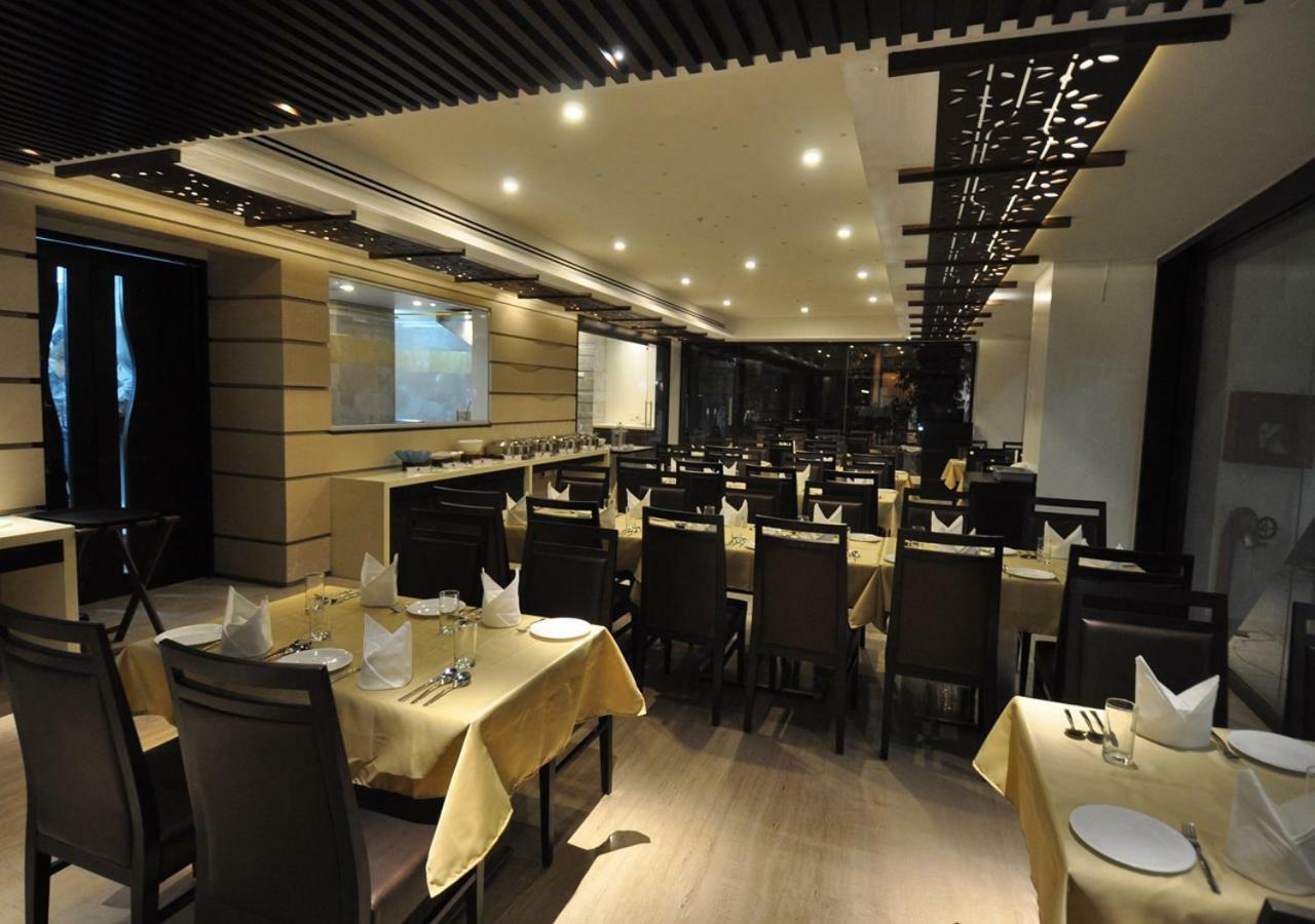 Tarawade Clarks Inn Pune Extérieur photo