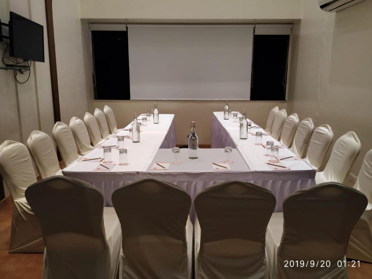 Tarawade Clarks Inn Pune Extérieur photo